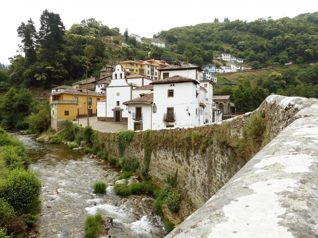 Hostal Los Nogales Cangas De Narcea Luaran gambar