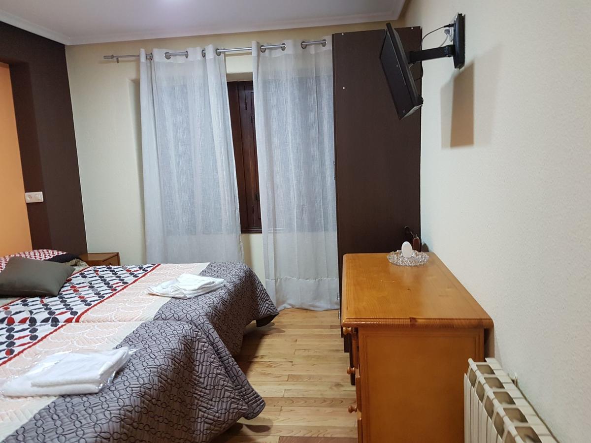 Hostal Los Nogales Cangas De Narcea Luaran gambar